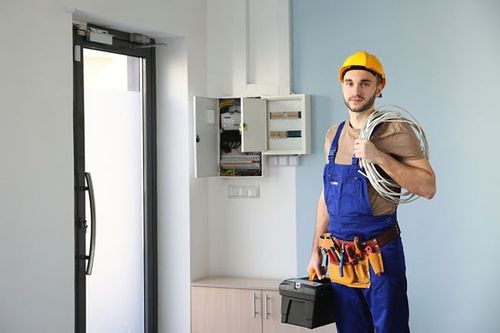Když nemůžete sehnat odborníka aneb jak se stát elektrikářem Když nemůžete sehnat odborníka aneb jak se stát elektrikářem
