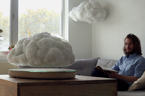 Svítící mrak, ze kterého prší hudba. Podívejte se na stylový levitující reprák Svítící mrak, ze kterého prší hudba. Podívejte se na stylový levitující reprák