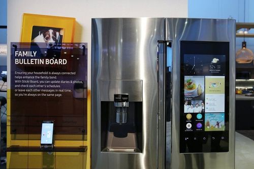 Zapomenutý nákupní seznam? Samsung představil lednici, která si zásoby ohlídá sama Zapomenutý nákupní seznam? Samsung představil lednici, která si zásoby ohlídá sama