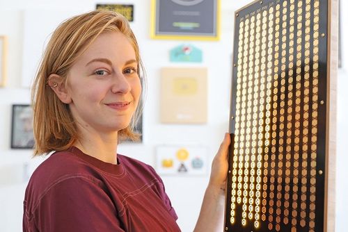 Nejnovější vynález královny nefunkčních robotů Simone Giertz vás překvapí, protože funguje Nejnovější vynález královny nefunkčních robotů Simone Giertz vás překvapí, protože funguje