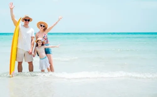 Buďte i nadále ve spojení s nejlepší nabídkou onli… family on beach.webp
