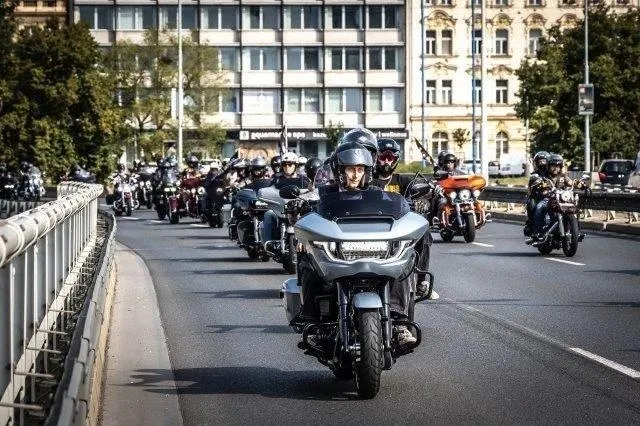 Spanilá jízda Harleyů