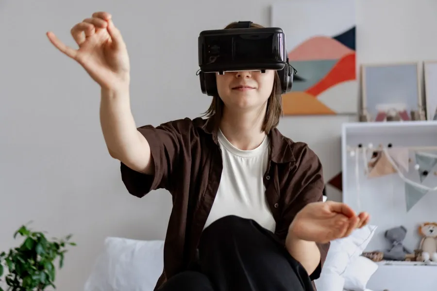 Pozor, umělci, je tu Tilt Brush! Google představil „štětec“ pro virtuální realitu