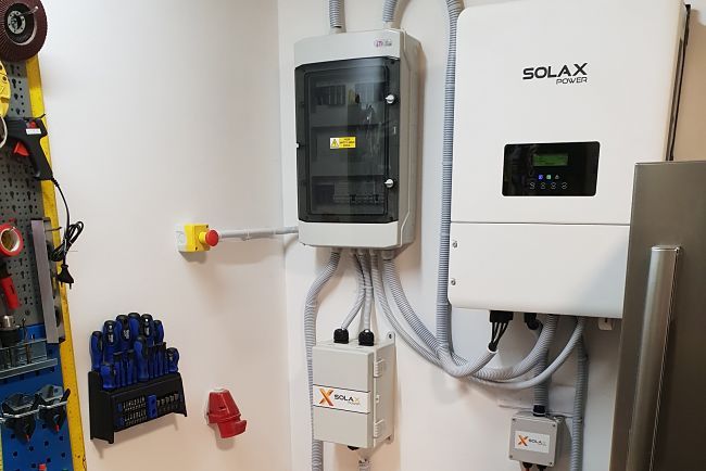 Zázemí fotovoltaické elektrárny